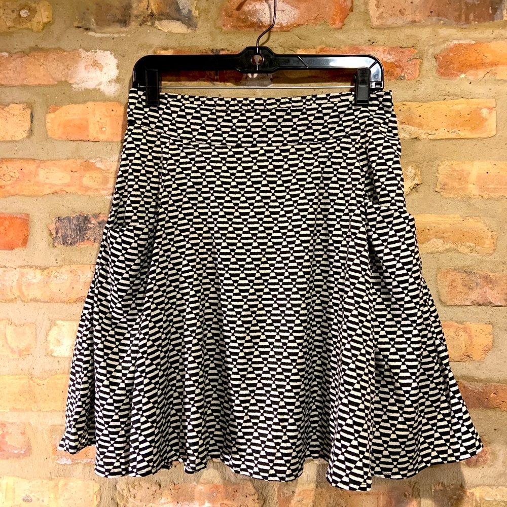 High waisted checkered skirt with pockets!